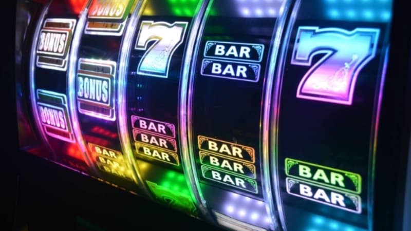 Slot machine có nhiều nút sử dụng cùng những tính năng nổi bật